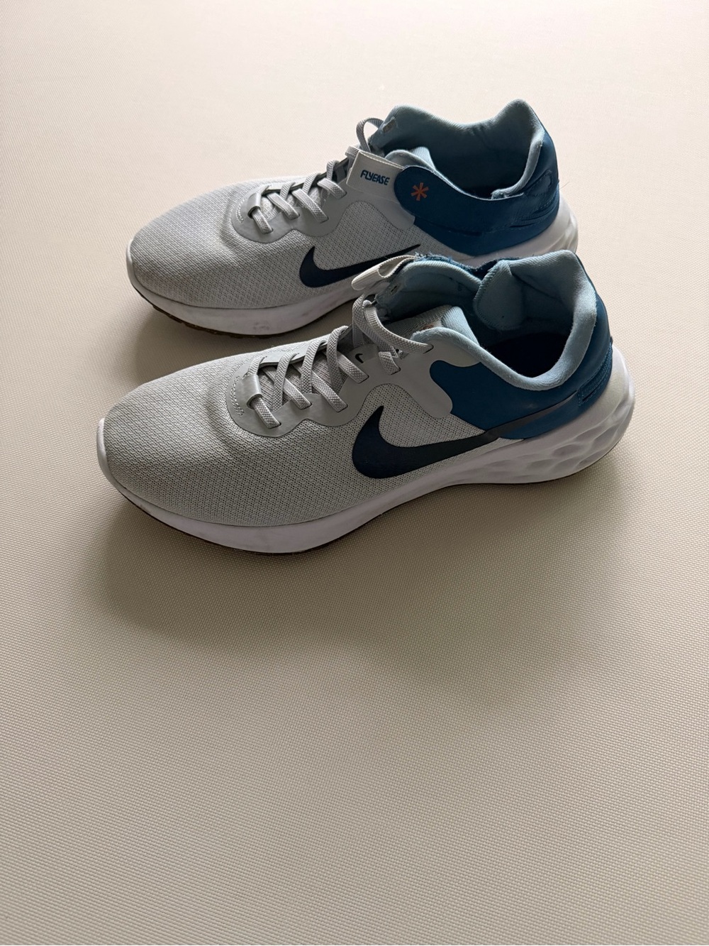 Nike Revolution 6 FlyEase Extra Wide Light Blue/Blue Sneakers US11 UK 10